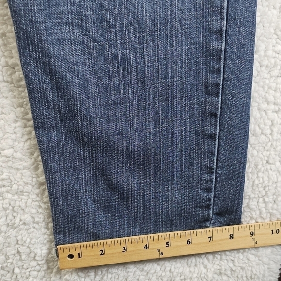 Chico’s Platinum Fit Medium Wash Distressed Denim Size 3 (Size 16) - Picture 5 of 8